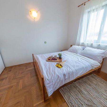 Apartments Krivicic Green Pomer Εξωτερικό φωτογραφία