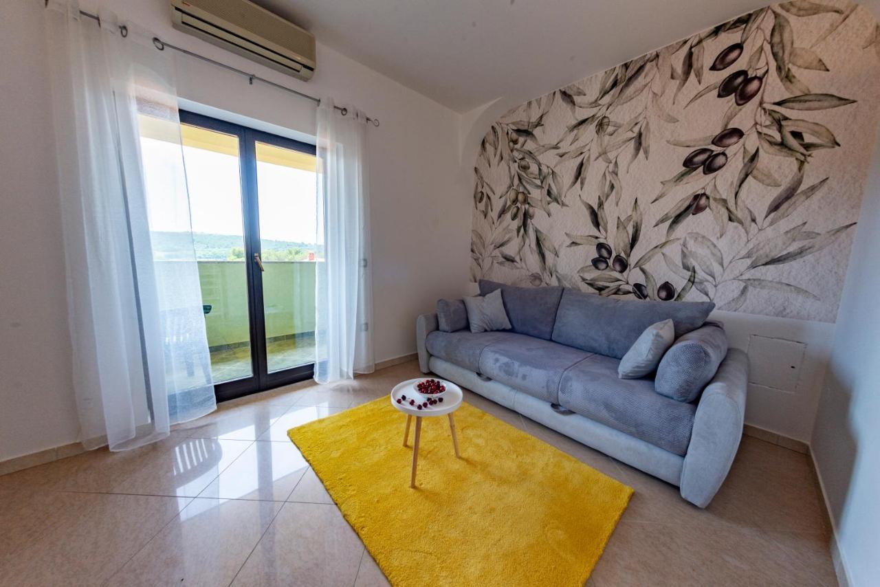 Apartments Krivicic Green Pomer Εξωτερικό φωτογραφία