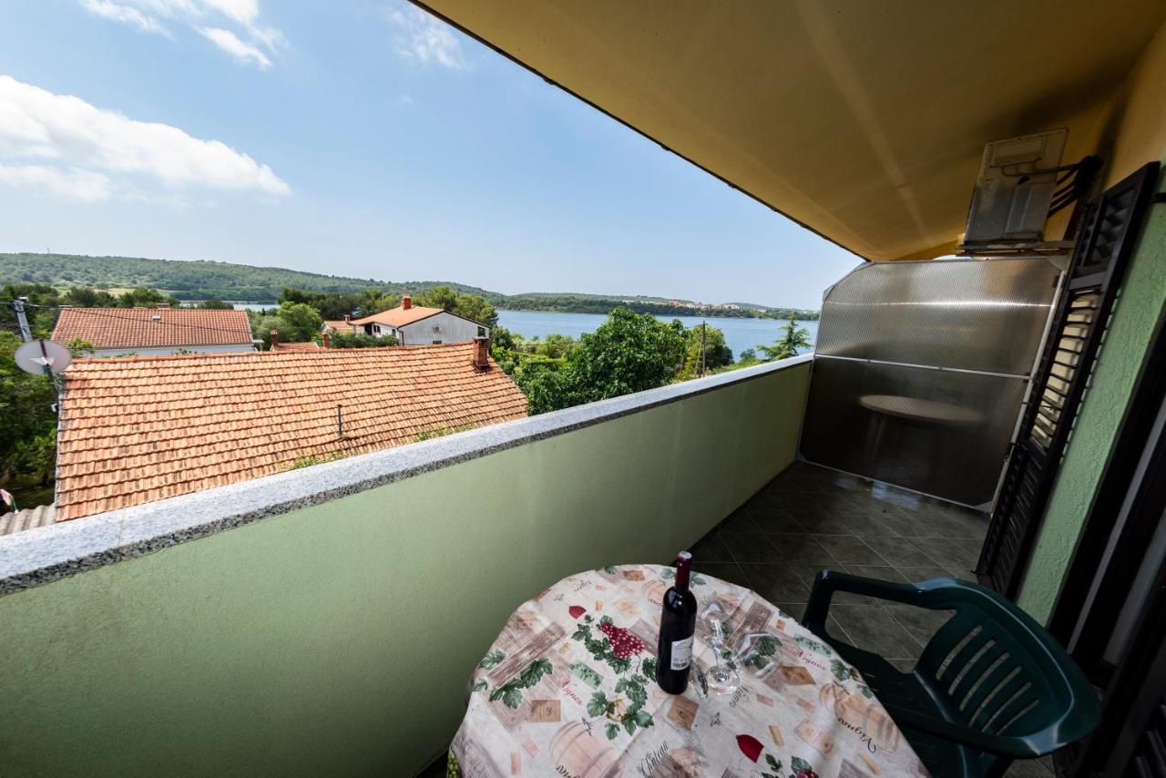 Apartments Krivicic Green Pomer Εξωτερικό φωτογραφία
